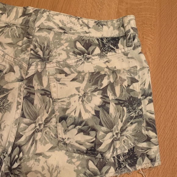 Flower print shorts - Picture 4 of 5